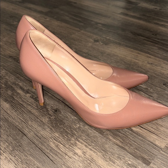 Gianvito Rossi
Gianvito 85mm pumps size 8.5 woman’s
Made in Italy - Picture 4 of 12